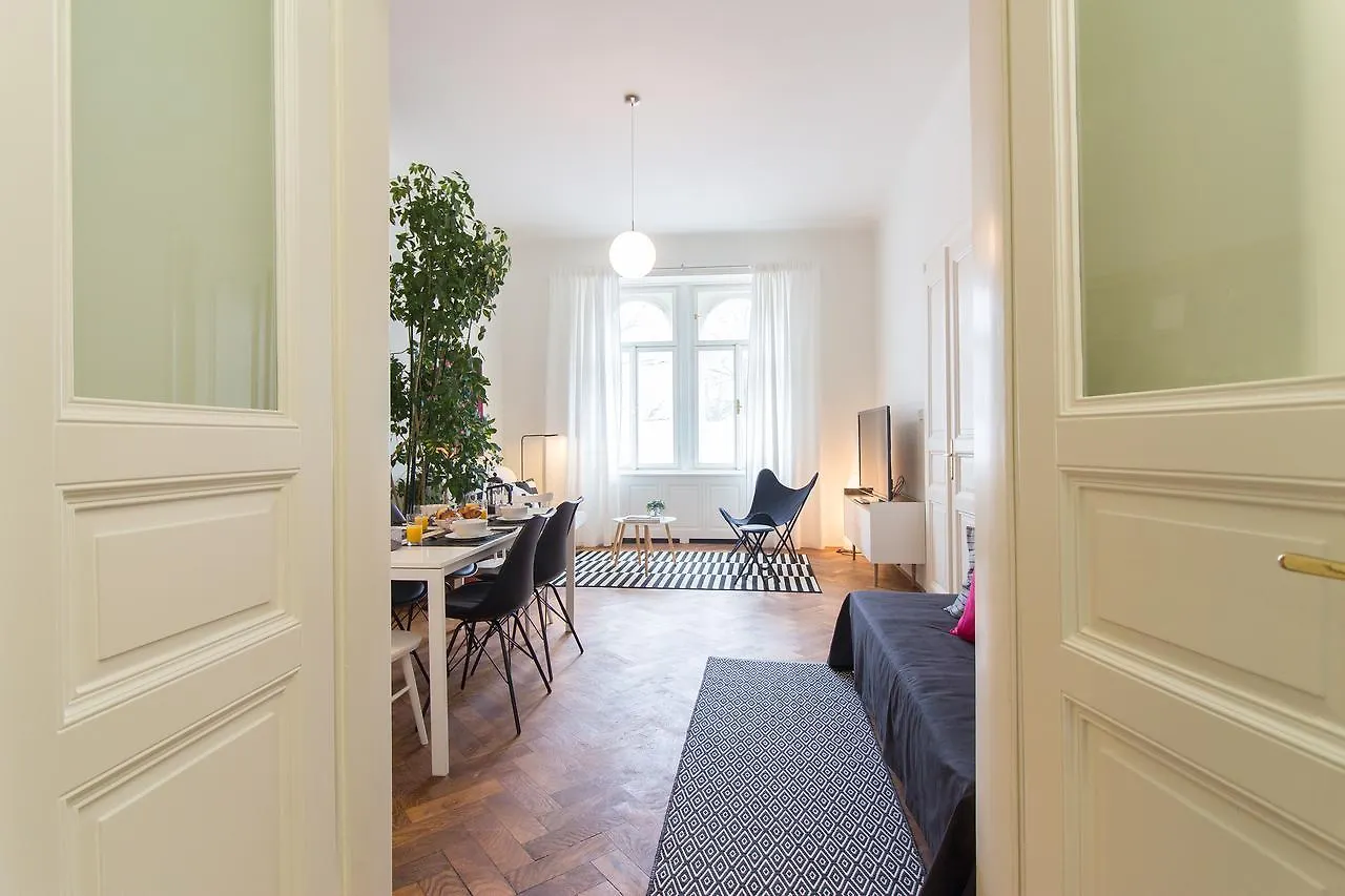 Stylish Modern Apartment For 5 People By Easybnb Prag